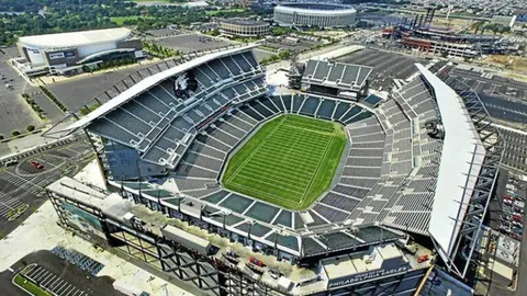 《王楚钦盛赞队友黄镇廷杜凯琹！莎头小组豪取三连胜，揭秘关键第五局战术调整》