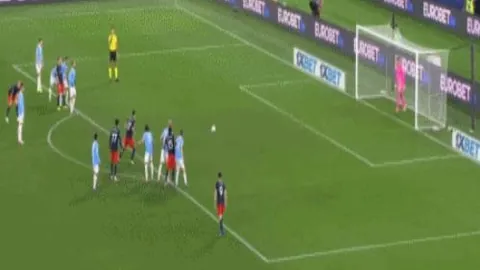 “地震第三日：紧急输送御寒物资，确保受灾群众温暖安置——新华通讯社报道”